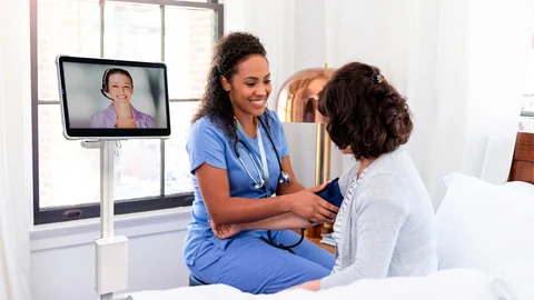 Clinic appointment with video language support accompanying translation services